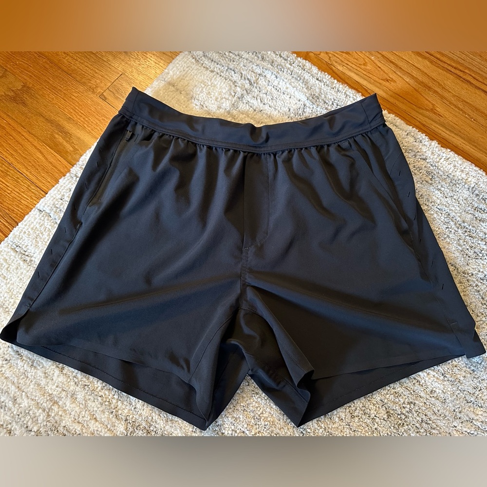 Men’s Large 5” Interval Shorts from Ten Thousand.